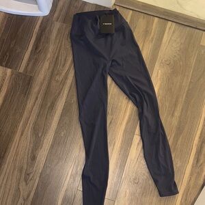 Box Raw High-Waisted Leggings